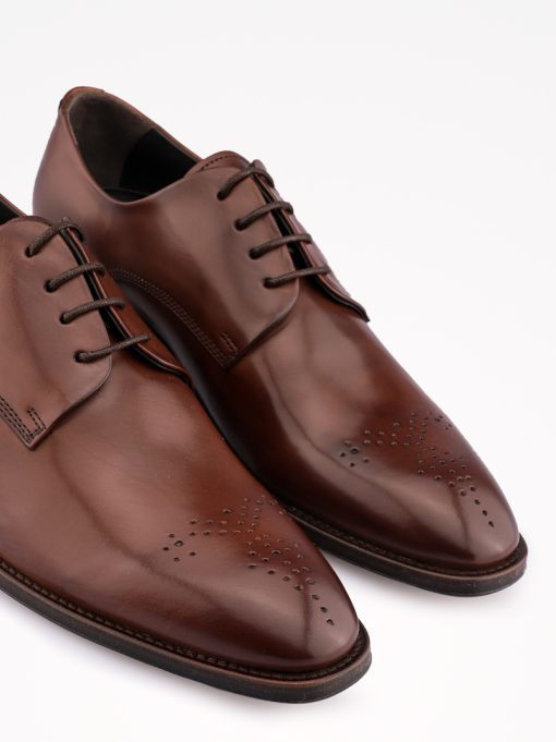SAPATO DERBY CLÁSSICO TOSCANINI EM PELE COM PERFURADO DE ATACADOR COM CAP TOE E SOLA EM COURO - Image 3