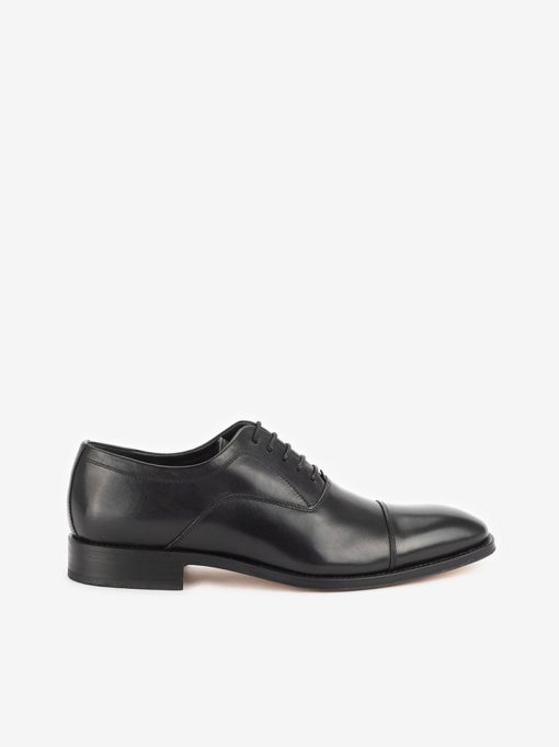 SAPATO OXFORD CLÁSSICO TOSCANINI EM PELE DE ATACADOR COM CAP TOE E SOLA EM COURO