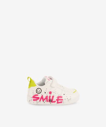 TÉNIS ESTAMPADO COMBINADO DE VELCRO E ATACADOR ELÁSTICO