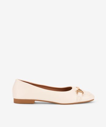 SABRINA ESTILO LOAFER COM APLICAÇÃO METÁLICA