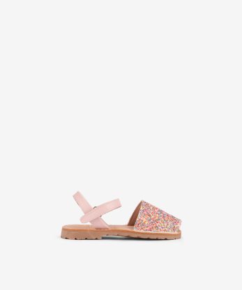 SANDÁLIA RASA ESTILO MENORQUINA EM GLITTER COMBINADO COM TIRA DE VELCRO