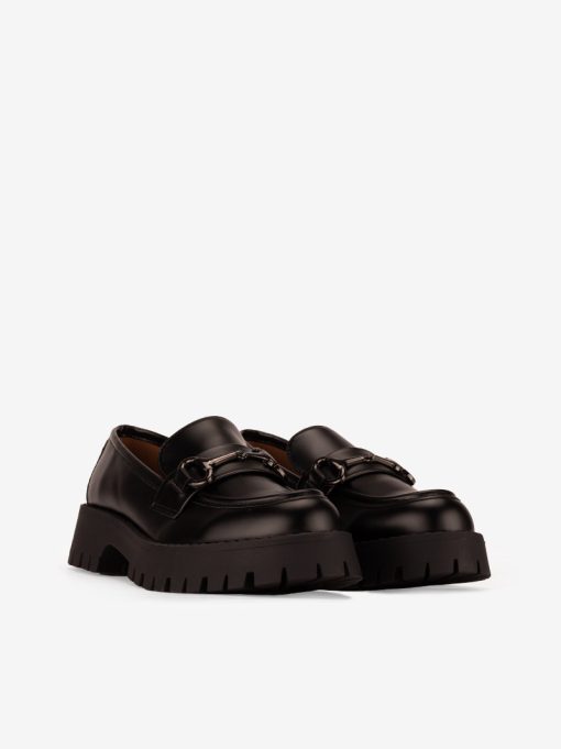 SAPATO LOAFER POLIDO ESTILO MOCASSIN COM APLICAÇÃO METÁLICA EM SOLA DE RASTO - Image 4