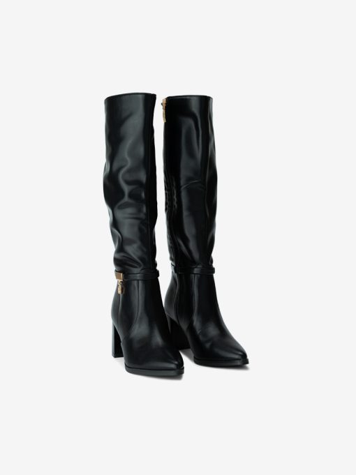 BOTA DE TACÃO COM APLICAÇÃO METÁLICA EM FORMA PONTIAGUDA - Image 2