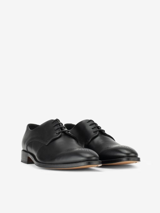 SAPATO DERBY CLÁSSICO TOSCANINI EM PELE COM PERFURADO DE ATACADOR COM CAP TOE E SOLA EM COURO - Image 2