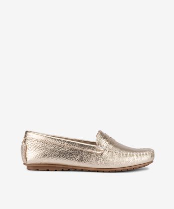 SAPATO MOCASSIN EM PELE METALIZADA COM COSTURA MANUAL