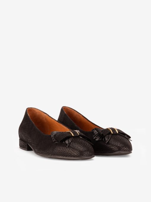 SAPATO PUMP EM PELE ACAMURÇADA ESTAMPADA DE TACÃO COM LAÇO - Image 2