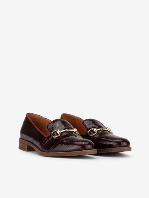 SAPATO LOAFER EM VERNIZ ESTAMPADO CROCO COM APLICAÇÃO - Image 2