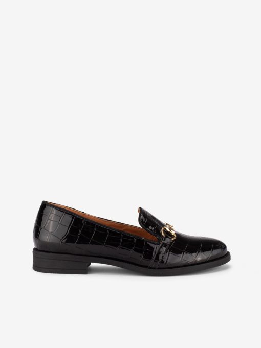 SAPATO LOAFER EM VERNIZ ESTAMPADO CROCO COM APLICAÇÃO - Image 3