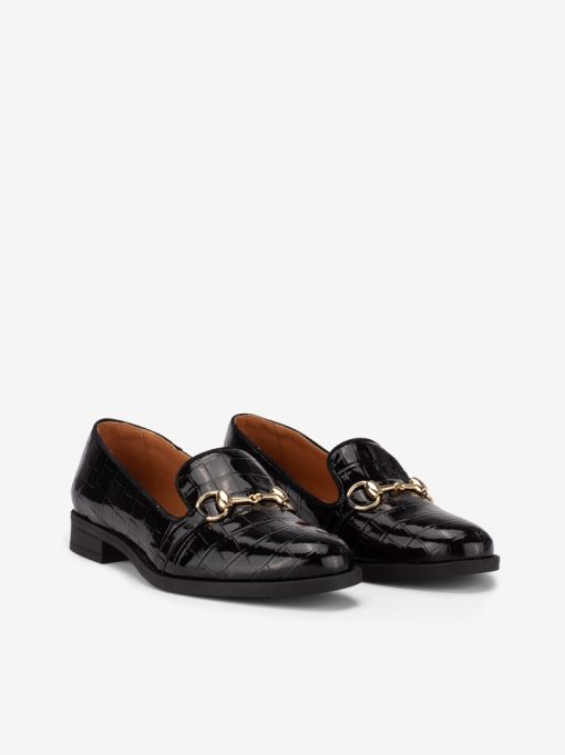 SAPATO LOAFER EM VERNIZ ESTAMPADO CROCO COM APLICAÇÃO - Image 4