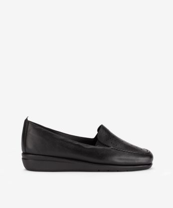 SAPATO CONFORTO EM PELE COM PERFURADO
