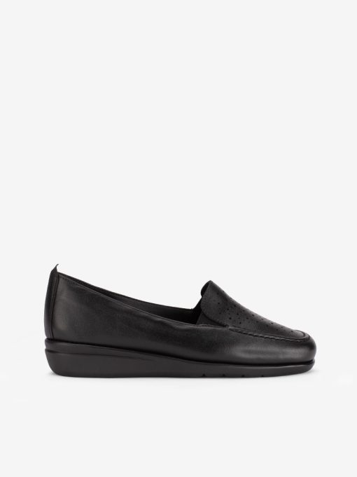 SAPATO CONFORTO EM PELE COM PERFURADO