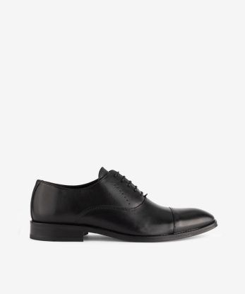 SAPATO OXFORD ESTILO CLÁSSICO EM PELE DE ATACADOR COM CAP TOE