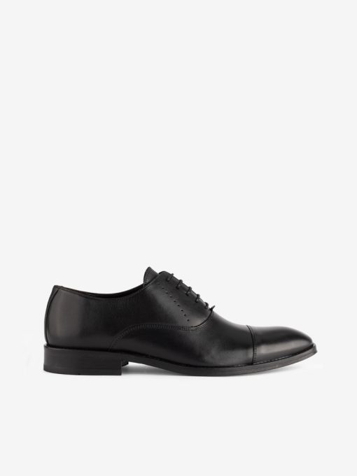 SAPATO OXFORD ESTILO CLÁSSICO EM PELE DE ATACADOR COM CAP TOE