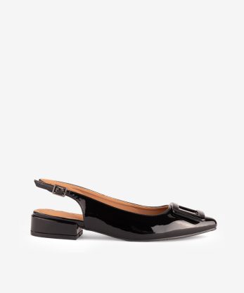 SAPATO SLING BACK EM VERNIZ DE TACÃO BAIXO COM FORMA PONTIAGUDA