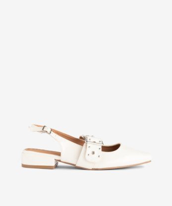 SAPATO SLING BACK MARY JANE EM VERNIZ DE TACÃO BAIXO COM APLICAÇÕES DE TACHAS