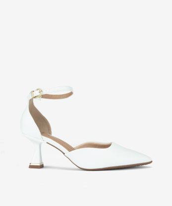 SAPATO PUMP ABERTO LATERAL DE SALTO COM FIVELA NO TORNOZELO