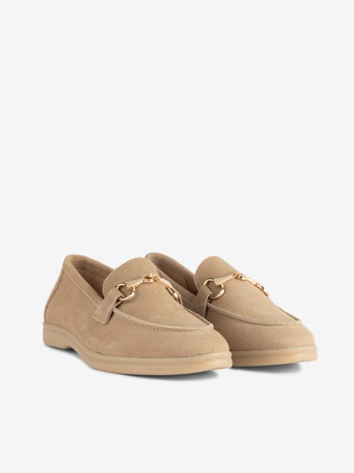 SAPATO LOAFER ESTILO MOCASSIN EM CROUTE CAMURÇA COM APLICAÇÃO METÁLICA - Image 2
