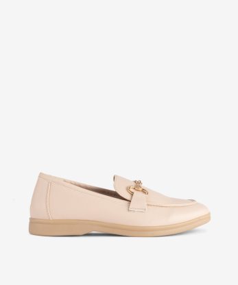 SAPATO LOAFER ESTILO MOCASSIN EM NAPA COM APLICAÇÃO METÁLICA