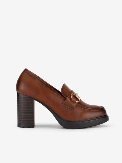 SAPATO LOAFER DE TACÃO ESTILO MOCASSIN COM APLICAÇÃO METÁLICA