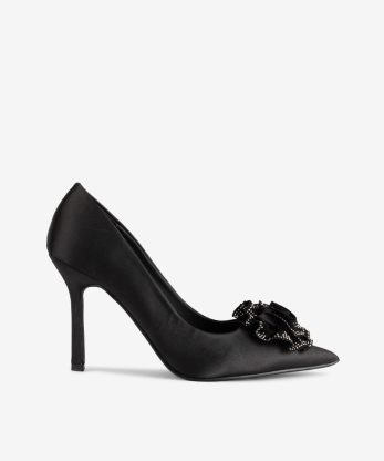 SAPATO STILETTO EM CETIM COM APLICAÇÃO