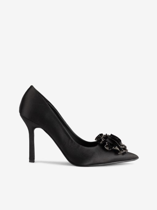 SAPATO STILETTO EM CETIM COM APLICAÇÃO
