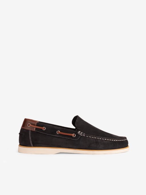 SAPATO DE VELA SLIP ON EM PELE NOBUCK COM COSTURA MANUAL