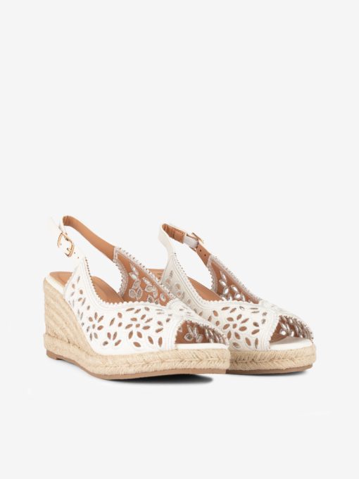 SANDÁLIA SLING BACK EM CUNHA DE CORDA ESTILO VALENCIANA PERFURADA COM DETALHES BORDADOS - Image 2