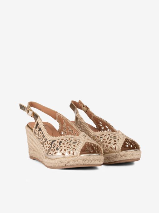 SANDÁLIA SLING BACK EM CUNHA DE CORDA ESTILO VALENCIANA PERFURADA COM DETALHES BORDADOS - Image 4