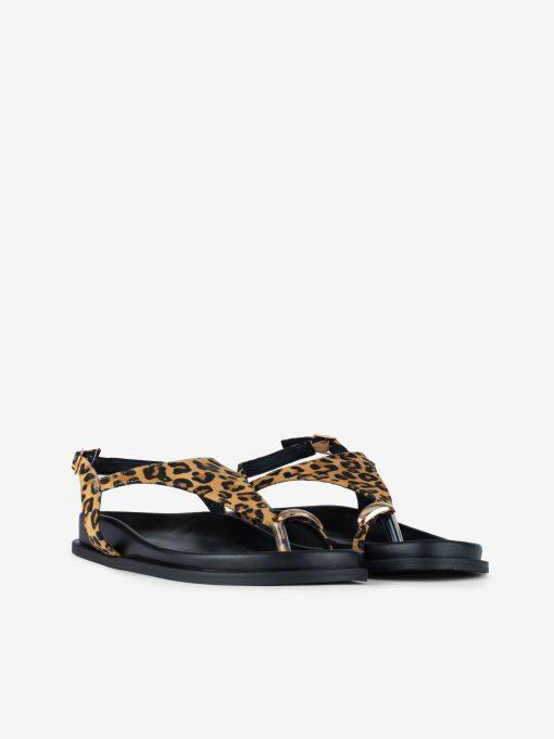 SANDÁLIA RASA COM ESTAMPADO LEOPARDO DE PALMILHA ANATÓMICA COM APLICAÇÃO METÁLICA - Image 2