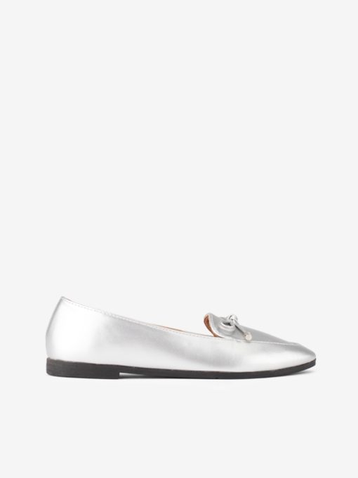 SAPATO LOAFER ESTILO MOCASSIN METALIZADO COM LAÇO