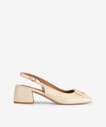 SAPATO PUMP SLING BACK EM VERNIZ DE TACÃO COM APLICAÇÃO