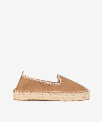 ALPERCATA SLIP ON EM CROUTE CAMURÇA COM DETALHE BORDADO COM SOLA PLATAFORMA DE CORDA