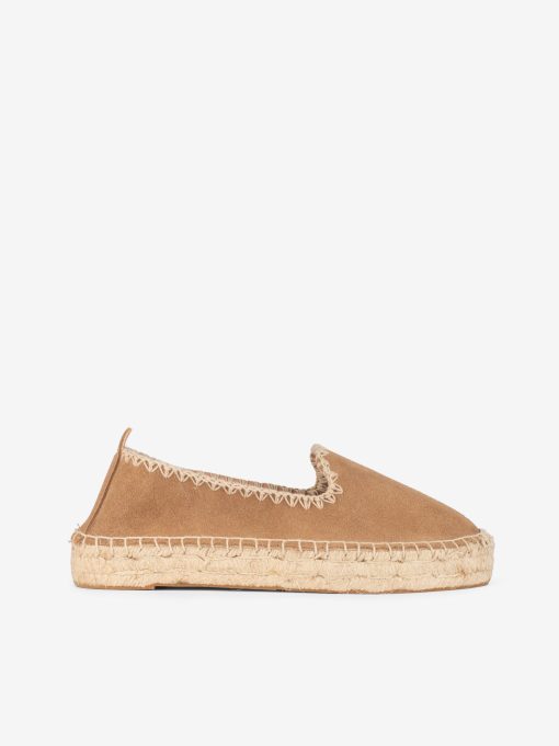 ALPERCATA SLIP ON EM CROUTE CAMURÇA COM DETALHE BORDADO COM SOLA PLATAFORMA DE CORDA