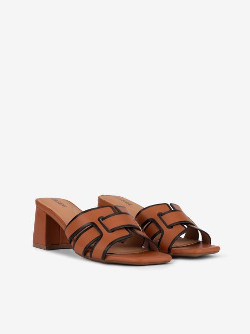 SANDÁLIA MULE DE TACÃO COM PEÇAS SOBREPOSTAS DE FORMA QUADRADA - Image 2