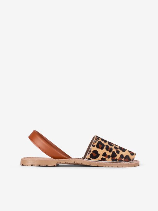 SANDÁLIA RASA EM PELE ESTAMPADA LEOPARDO