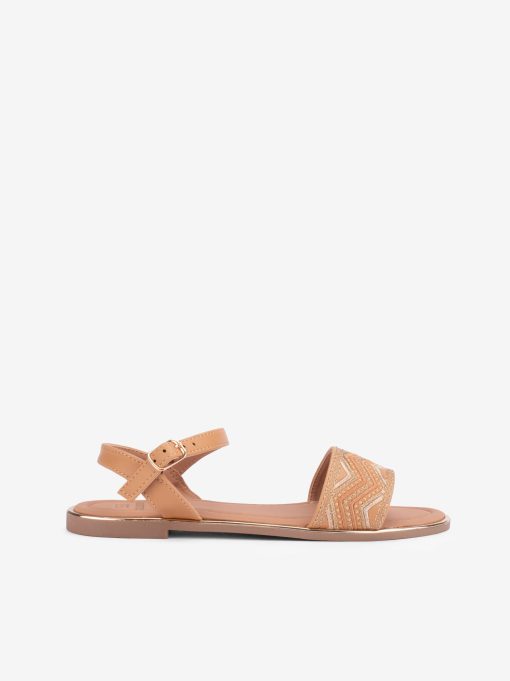 SANDÁLIA RASA DE FIVELA COMBINADA COM BORDADOS