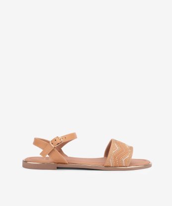 SANDÁLIA RASA DE FIVELA COMBINADA COM BORDADOS - CAMEL, 40