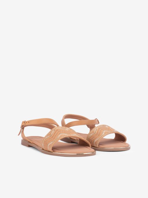 SANDÁLIA RASA DE FIVELA COMBINADA COM BORDADOS - Image 2