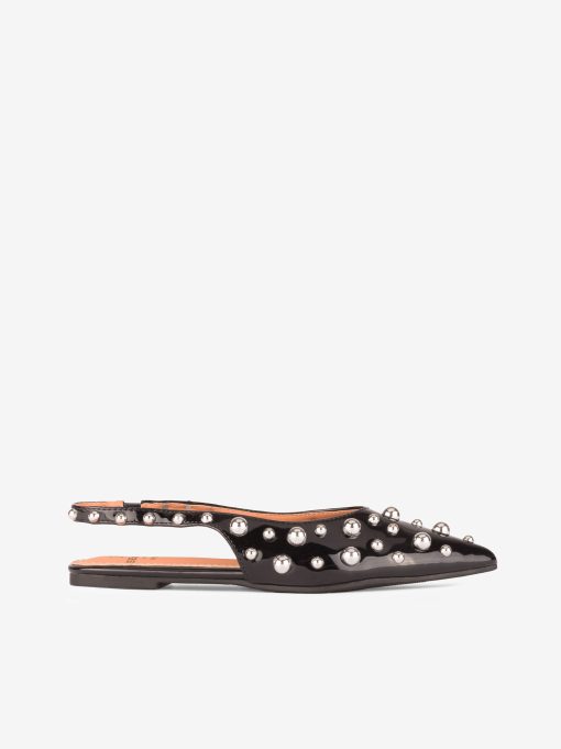 SAPATO RASO SLING BACK COM APLICAÇÕES DE TACHAS METÁLICAS