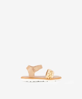 SANDÁLIA DE VELCRO COMBINADA COM PEÇA EM RÁFIA