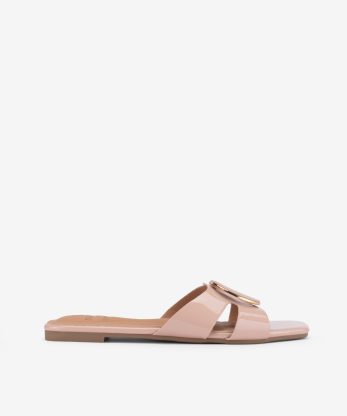 SANDÁLIA MULE EM VERNIZ DE TACÃO RASO COM APLICAÇÃO METÁLICA - CREME, 38