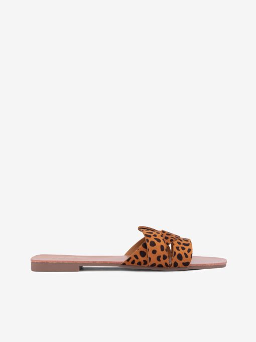 SANDÁLIA COM PEÇAS SOBREPOSTAS ESTAMPADAS LEOPARDO EM FORMA QUADRADA