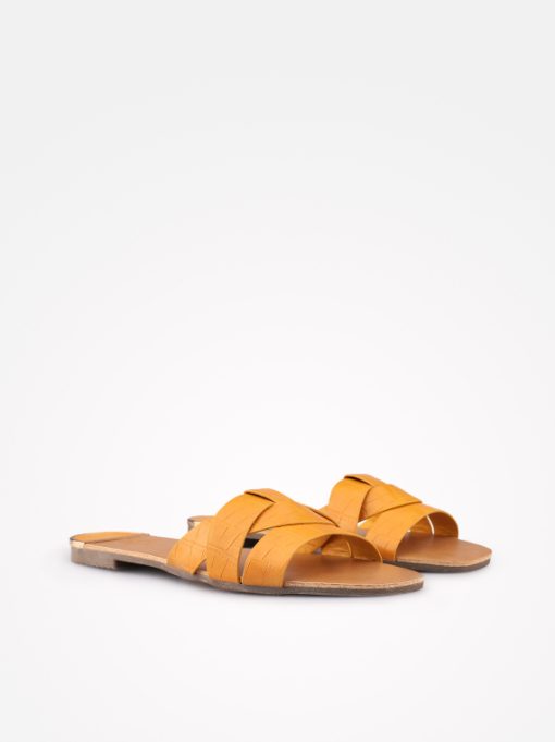 SANDÁLIA RASA COM TIRAS CRUZADAS ESTAMPADAS - Image 2