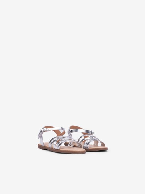 SANDÁLIA METALIZADA DE VELCRO COM TIRAS CRUZADAS - Image 2