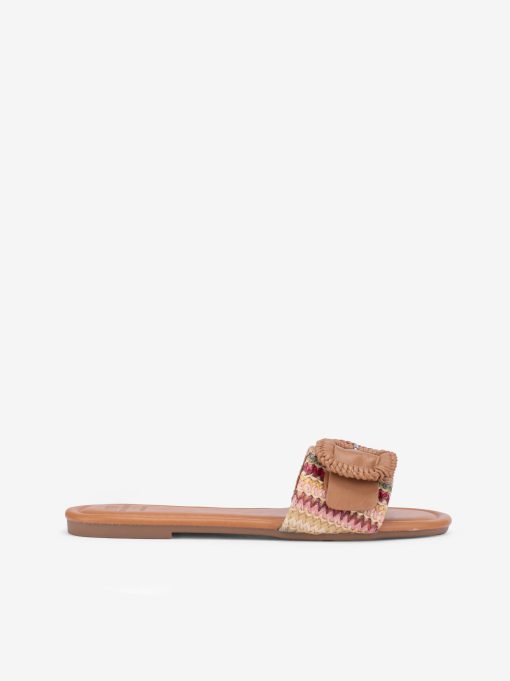 SANDÁLIA EM RÁFIA MULTICOLOR COMBINADA COM FIVELA