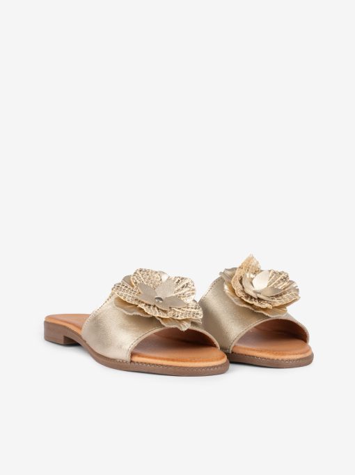 CHINELO COM APLICAÇÃO DE FLOR EM CROUTE CAMURÇA - Image 2