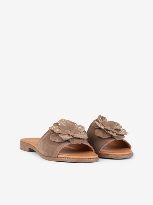 CHINELO COM APLICAÇÃO DE FLOR EM CROUTE CAMURÇA - Image 6