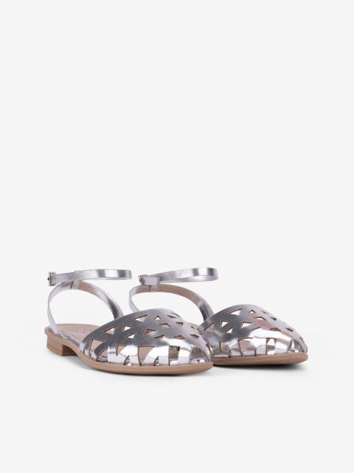 SANDÁLIA FECHADA SLING BACK COM DETALHES PERFURADOS - Image 2
