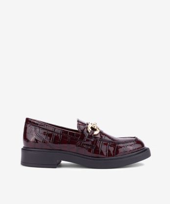 SAPATO LOAFER EM VERNIZ