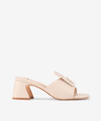 SANDÁLIA MULE DE TACÃO COM APLICAÇÃO